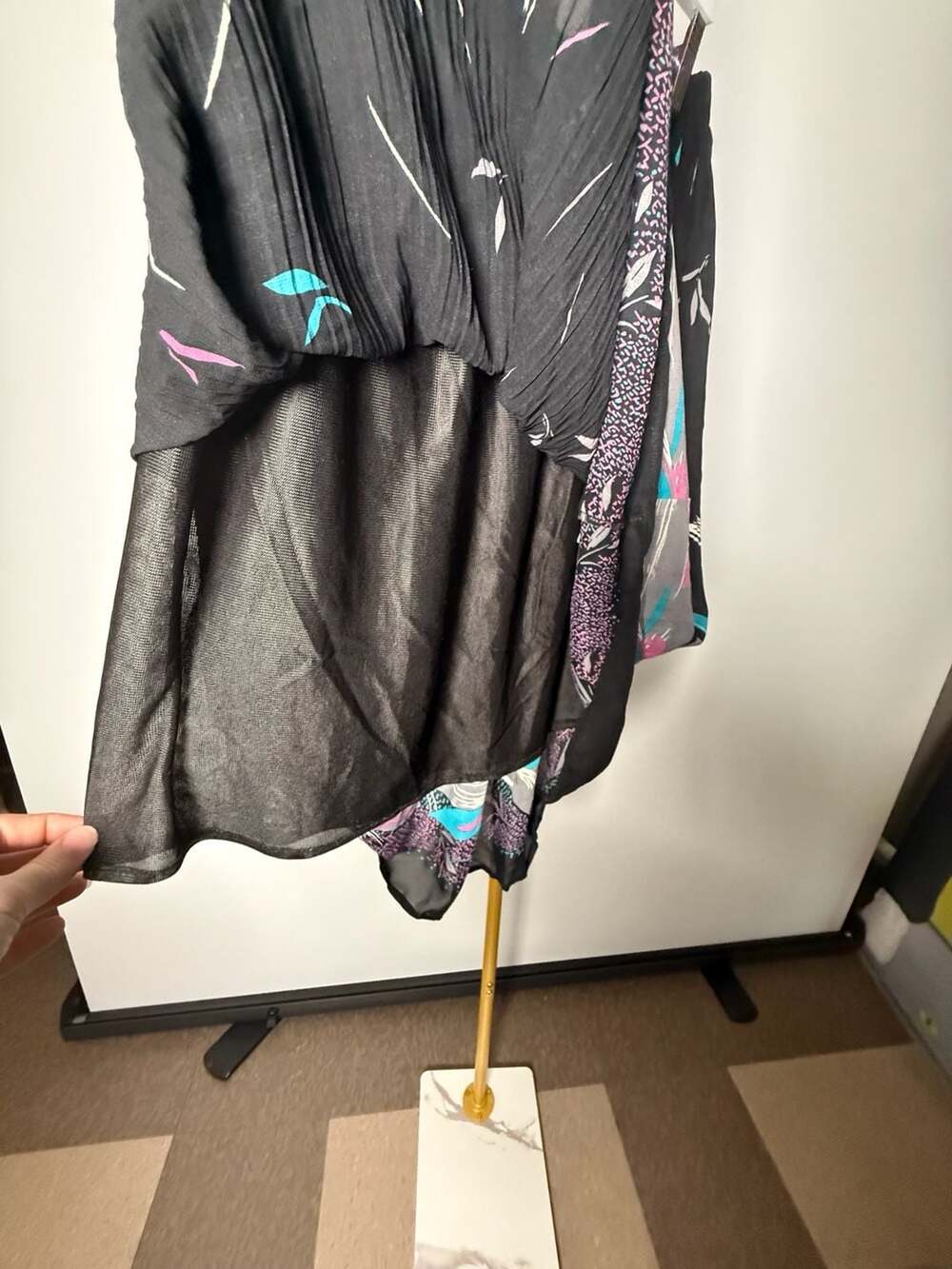 Vintage 1980s Black Pleated Floral Print Midi Skirt with Elastic Waist - Picture 5 of 6